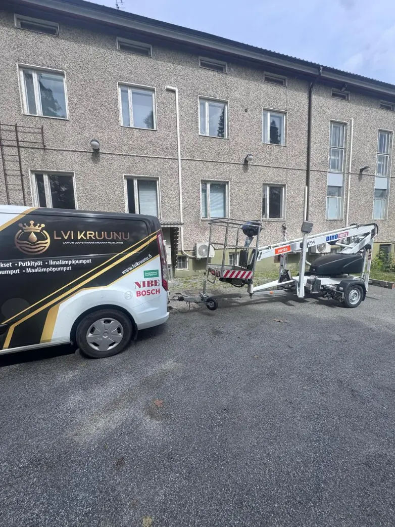 Ilmalämpöpumpun asennus Tamperelaiseen kerrostaloon - LVI Kruunu asennushommissa. - Ilmalämpöpumppu Tampere